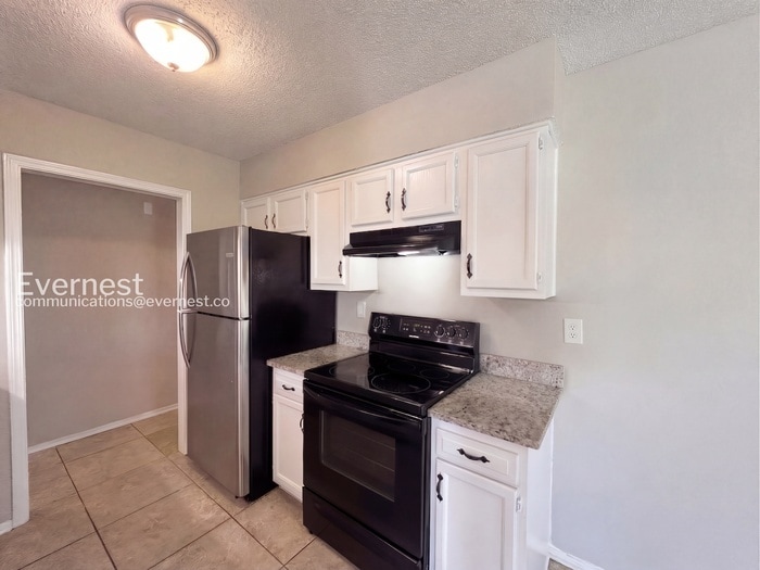 Building Photo - 6585 Fairwood Cove