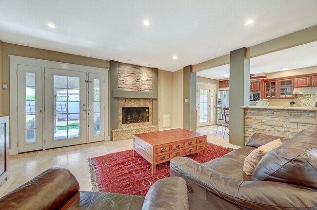 Building Photo - Charming 4 bedroom 3 bath fully furnished pool home in the heart of spring valley!