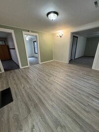 Building Photo - Charming Northside La Crosse Home