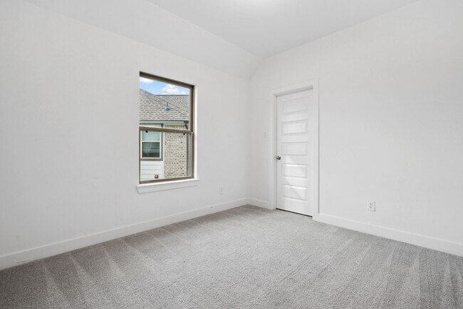 Building Photo - 863 Sarasota Shore Dr