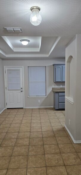 Building Photo - 1802 Bronze