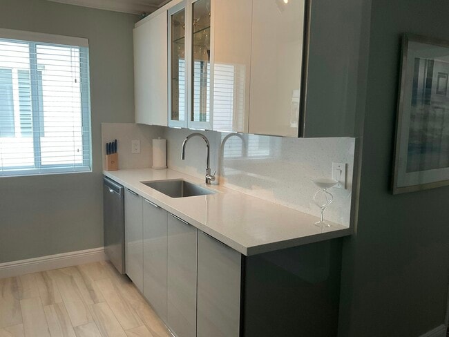 Building Photo - 7327 Dickens Ave