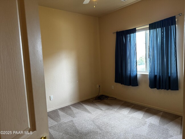 Building Photo - 6830 E Sandhurst Dr