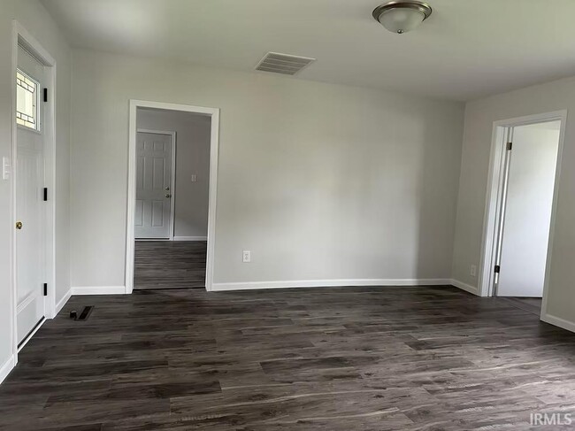 Building Photo - 818 E Main St