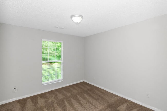 Building Photo - Charming Ranch-Style Home with Spacious Ya...