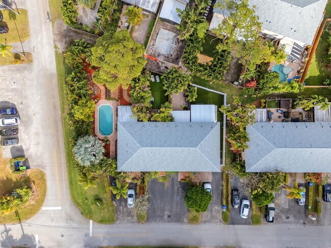 Building Photo - 2134 NE 9th Ave