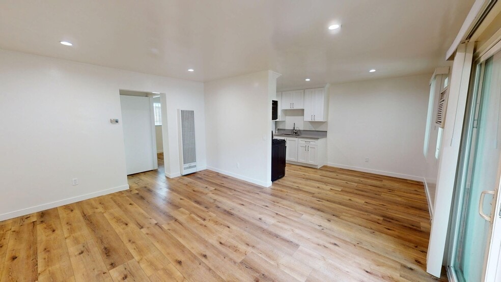 Interior Photo - 2854 Rowena Ave
