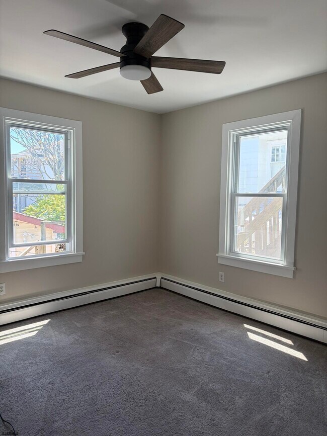 Building Photo - 6750 Ventnor Ave