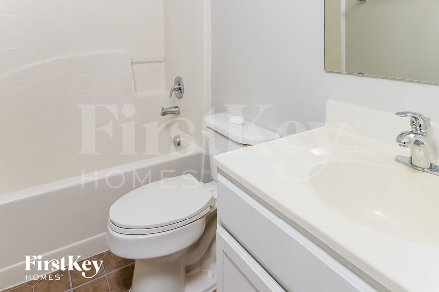 Building Photo - 2130 Aitkin Loop