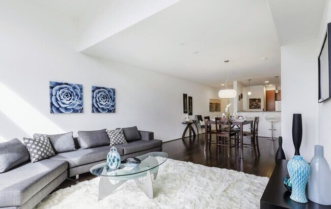 Building Photo - 1388 Broadway