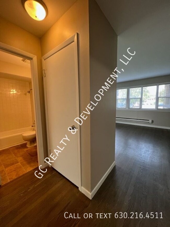 Building Photo - *** FREE RENT FOR MARCH / FRESH PAINT / RE...