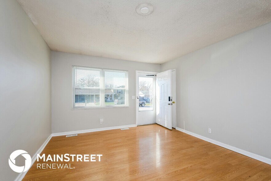 Building Photo - 1716 Springhill Dr