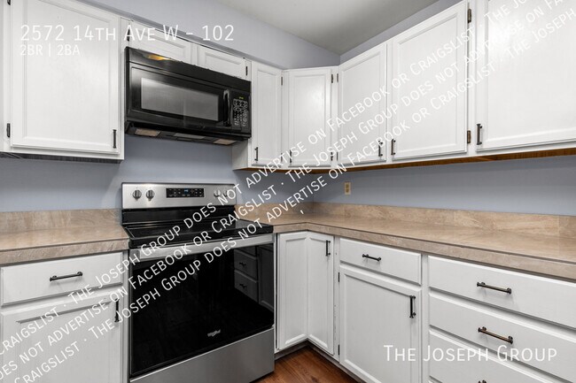 Building Photo - 2572 14th Ave W