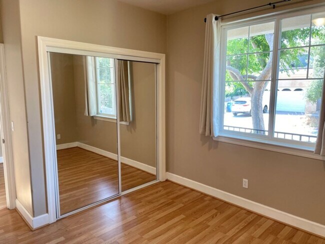 Building Photo - Newer 5 Bedroom House Close to Cal Poly