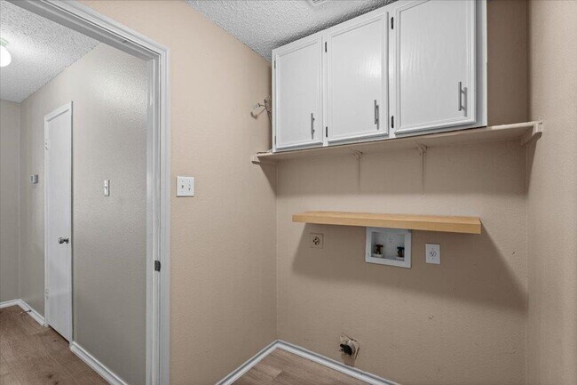 Building Photo - 2423 Byfield Dr