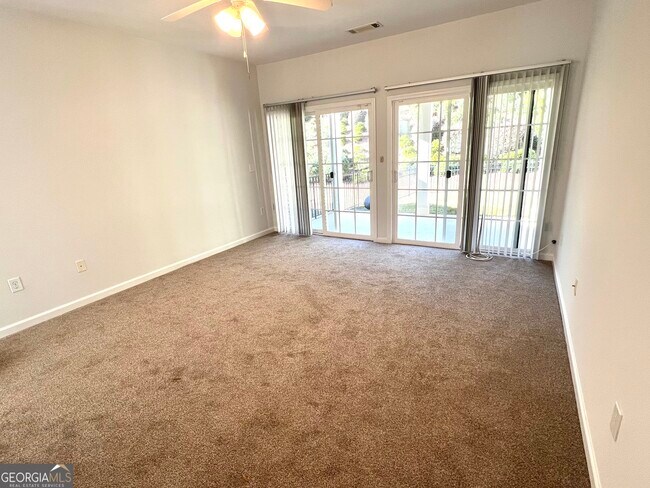 Building Photo - 164 Begonia Ct