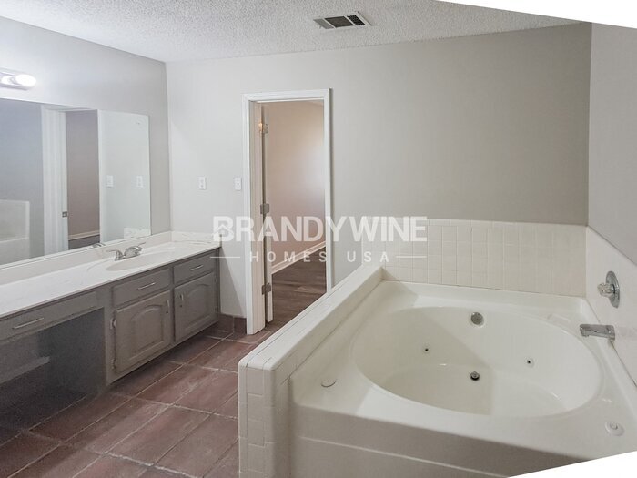 Building Photo - 7120 La Casa Dr
