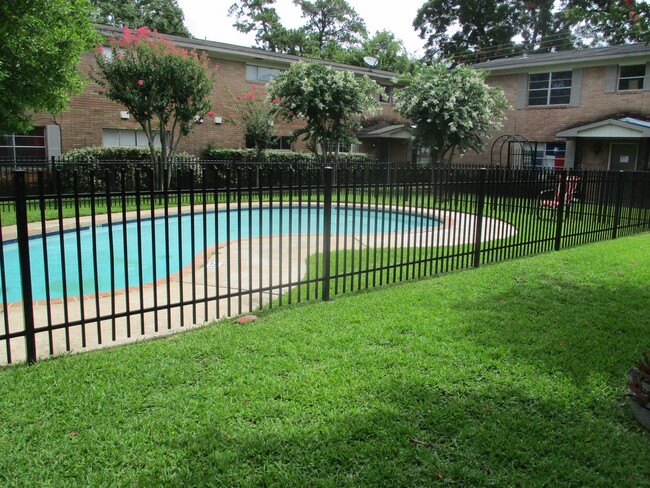 Building Photo - ALL BILLS PAID 1bd/1bath Townhome in Sprin...