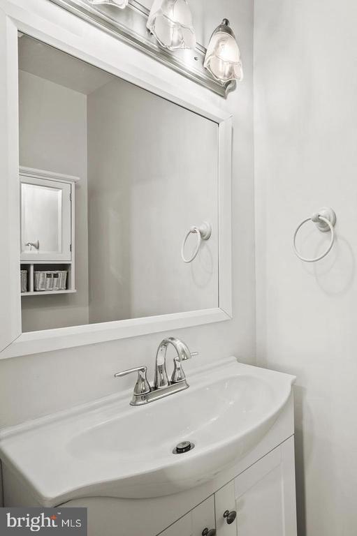 Building Photo - 7000 Ducketts Ln