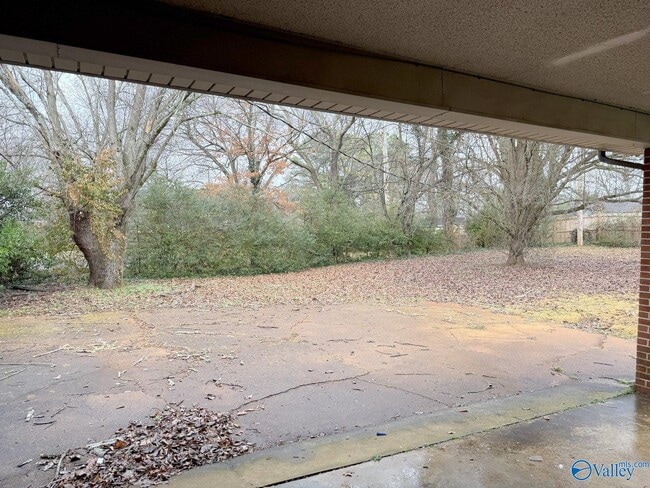 Building Photo - 2106 NW Sullivan Rd