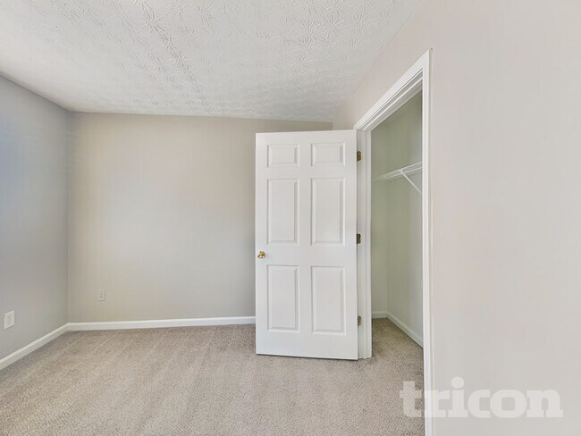 Building Photo - 613 Shadow Lake Dr