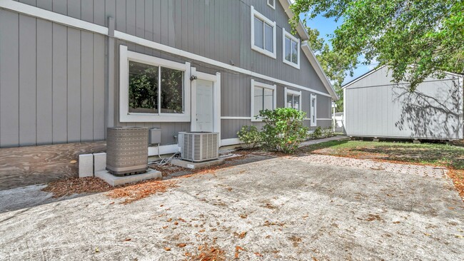 Building Photo - Fantastic 3br/3ba/2car gar home/pool in Pa...