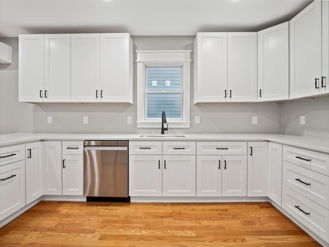 Building Photo - 10 Van Norden St