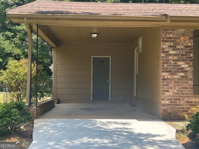 Building Photo - 1020 Tuxedo Ln