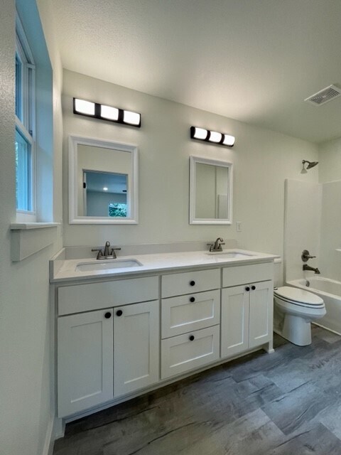 Building Photo - 3 Peebles Cir