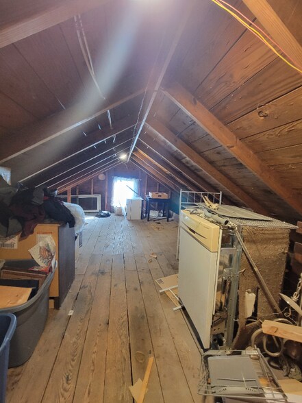 Building Photo - 38 Grove St NE