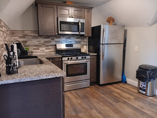 Building Photo - 20 Hawkins St