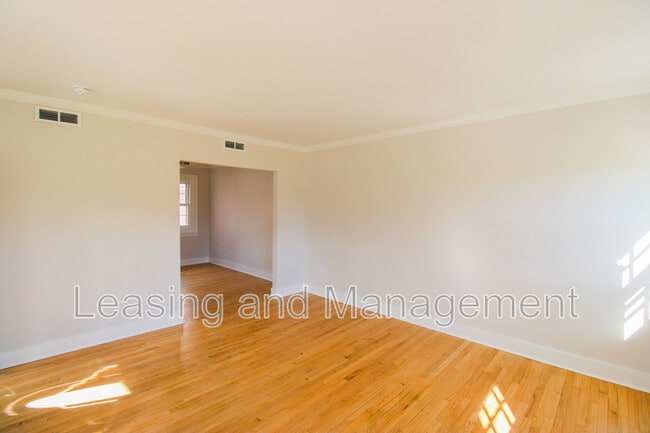 Building Photo - 25 Ashley Ave