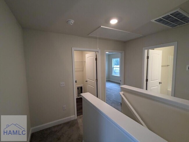 Building Photo - 732 Mill Creek Cir