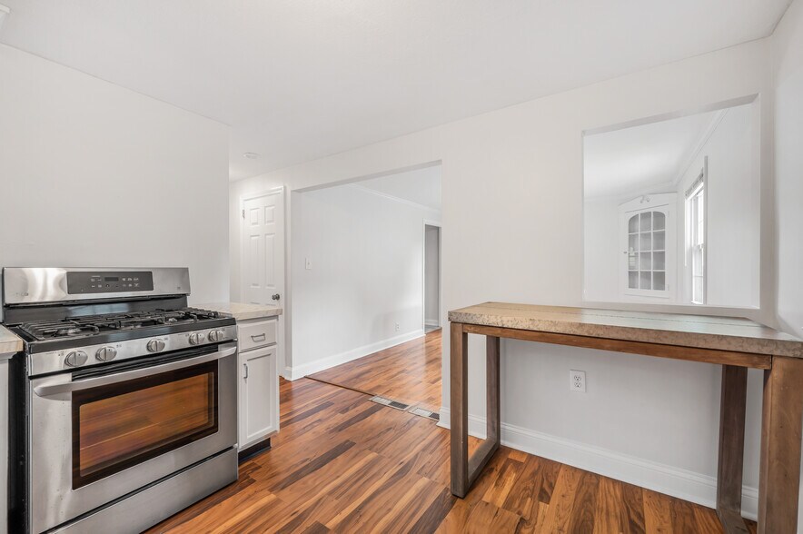Building Photo - 155 Saint Charles St