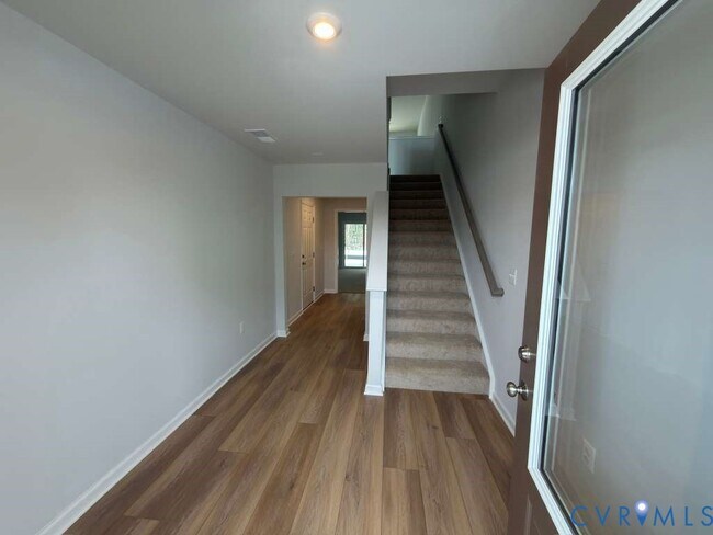 Building Photo - 435 Burden Dr