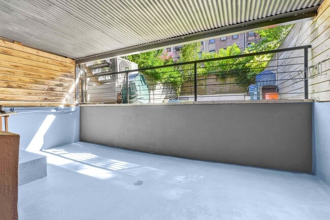 Building Photo - 312 Clifton Pl