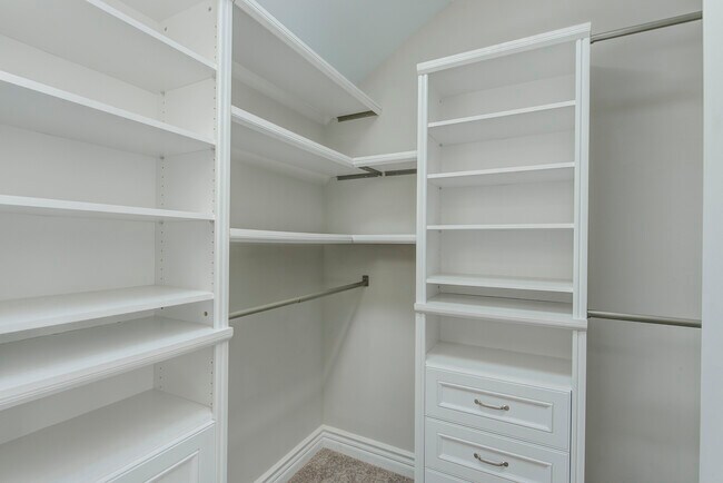 Building Photo - 701 Lincoln St