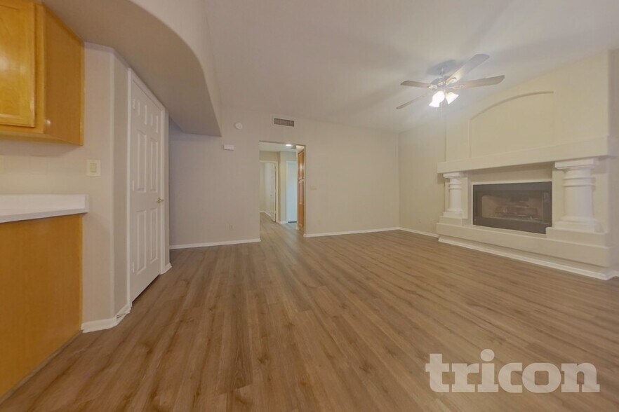 Building Photo - 11619 W Cyprus Dr