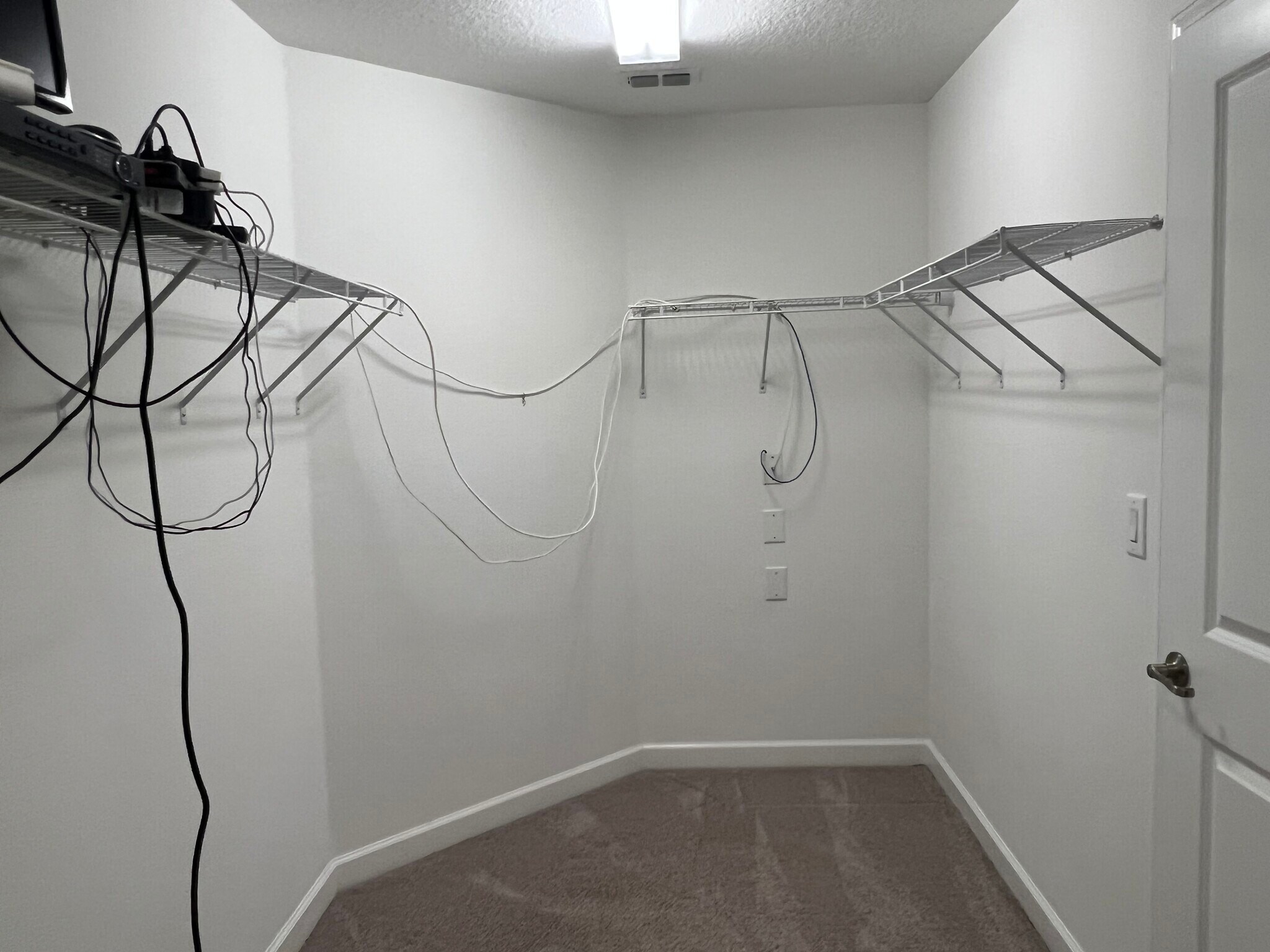 Building Photo - 923 Terra Vista St