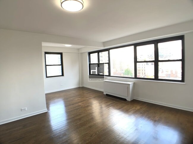 Building Photo - 145 E 16th St