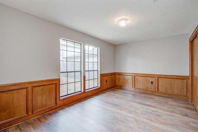 Building Photo - 11918 Glenway Dr