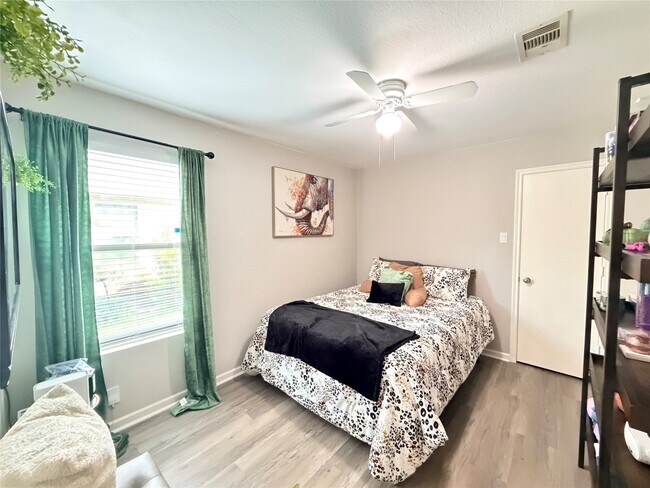 Building Photo - 1807 Emerson Ridge Dr