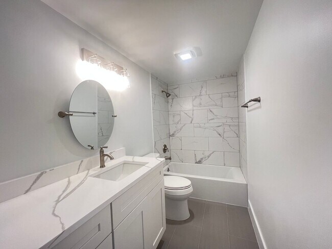 Building Photo - Townhouse 2 Bedroom 2.5 Bath West Palm beach
