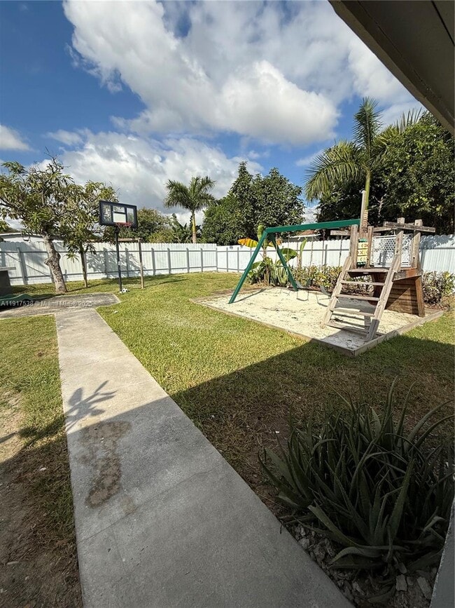 Building Photo - 22020 SW 114th Ave