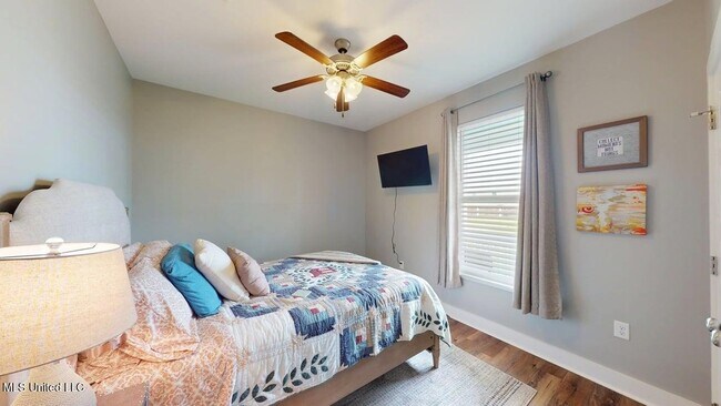 Building Photo - 1215 Ocean View Dr