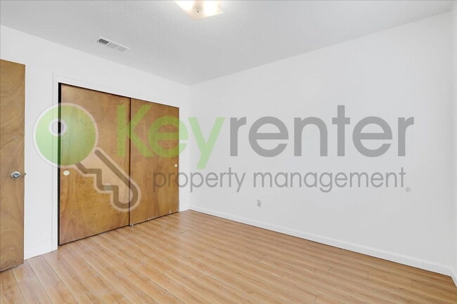 Building Photo - 10 Dempster Ct