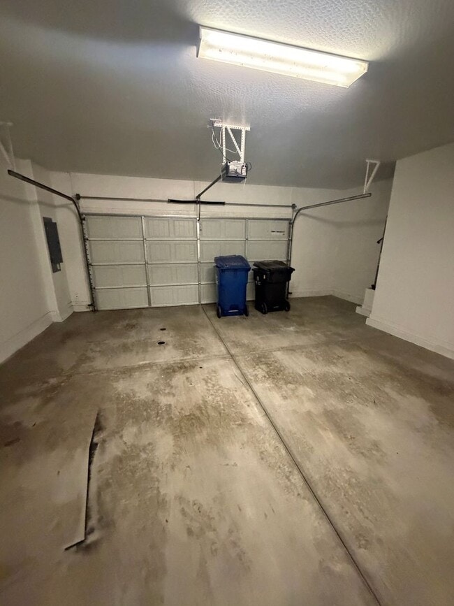Building Photo - Unique opportunity! Rent a NEWER home in Tempe!! This home features 4 bedrooms & 3.5 baths with 2...