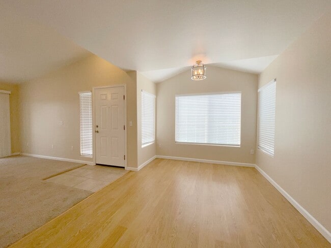 Building Photo - 3 bedroom condo in Broomfield! Master bedr...