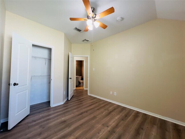 Building Photo - 6143 Galloway Ln