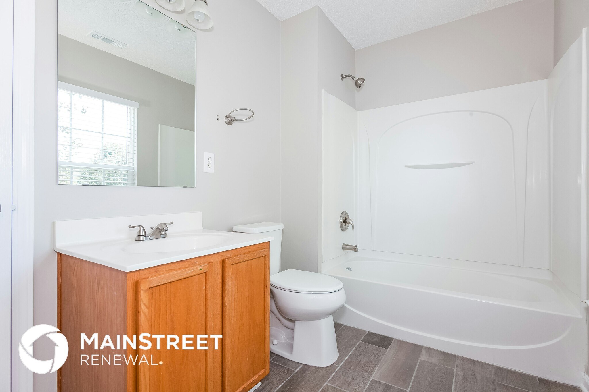 Building Photo - 8146 Chatham Oaks Dr